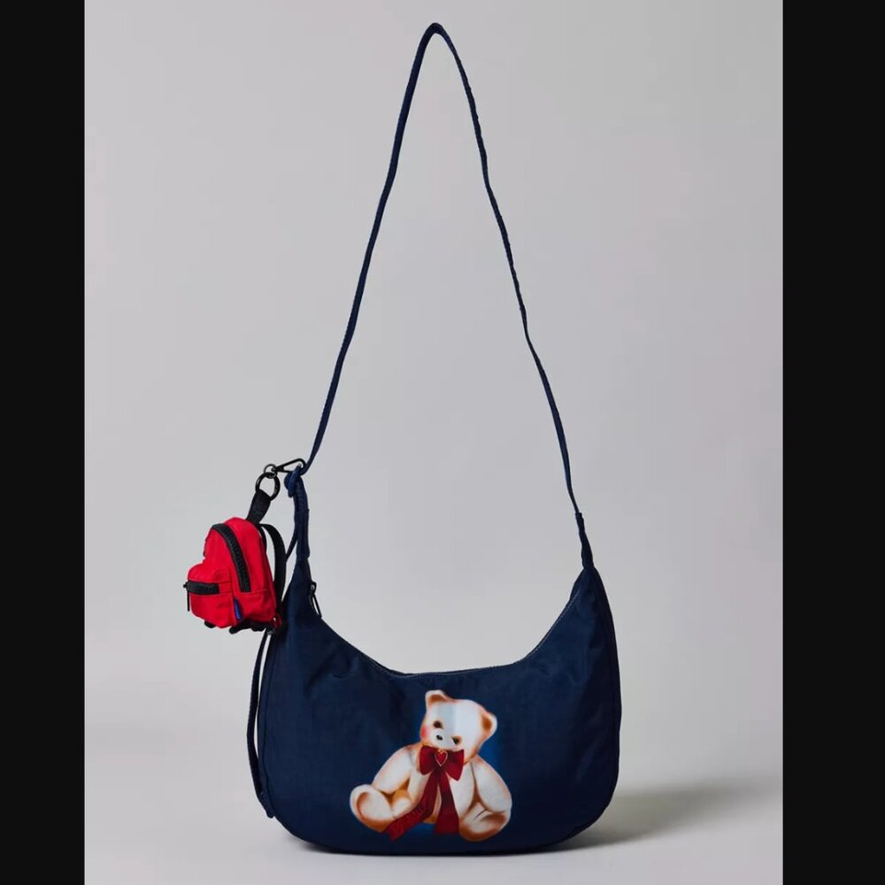 BAGGU UO Exclusive Navy w. Teddy Bear Medium Nylon Crescent Bag 8"×13 ¾" ×4"